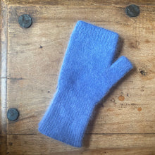 Load image into Gallery viewer, Penelope Durston Sloves - medium cuff