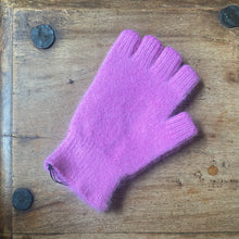 Load image into Gallery viewer, Penelope Durston Fingerless Gloves - short cuff