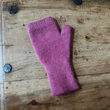 Load image into Gallery viewer, Penelope Durston Sloves - medium cuff