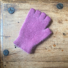 Load image into Gallery viewer, Penelope Durston Fingerless Gloves - short cuff