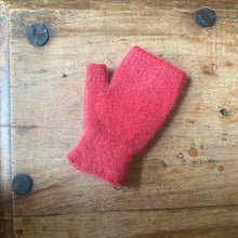 Load image into Gallery viewer, Penelope Durston Child Sloves - short cuff
