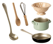 Load image into Gallery viewer, Maileg Cooking Set for Mouse