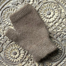 Load image into Gallery viewer, Penelope Durston Sloves - short cuff