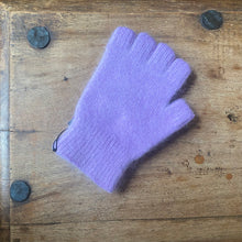 Load image into Gallery viewer, Penelope Durston Fingerless Gloves - short cuff