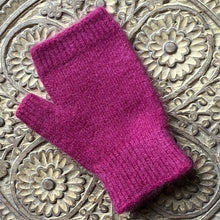 Load image into Gallery viewer, Penelope Durston Sloves - short cuff