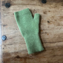 Load image into Gallery viewer, Penelope Durston Sloves - medium cuff