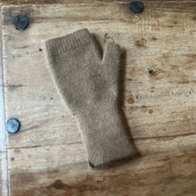 Load image into Gallery viewer, Penelope Durston Sloves - medium cuff