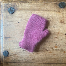 Load image into Gallery viewer, Penelope Durston Child Sloves - short cuff