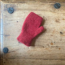 Load image into Gallery viewer, Penelope Durston Child Sloves - short cuff