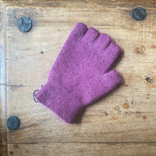 Load image into Gallery viewer, Penelope Durston Fingerless Gloves - short cuff
