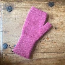 Load image into Gallery viewer, Penelope Durston Sloves - medium cuff