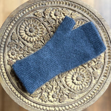Load image into Gallery viewer, Penelope Durston Sloves - medium cuff