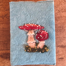 Load image into Gallery viewer, Button &amp; Bean Felt Journal