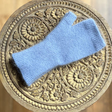 Load image into Gallery viewer, Penelope Durston Sloves - medium cuff