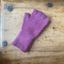 Load image into Gallery viewer, Penelope Durston Fingerless Gloves - medium cuff
