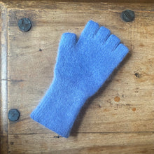 Load image into Gallery viewer, Penelope Durston Fingerless Gloves - medium cuff