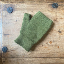 Load image into Gallery viewer, Penelope Durston Sloves - short cuff