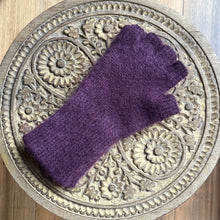 Load image into Gallery viewer, Penelope Durston Fingerless Gloves - medium cuff