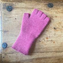 Load image into Gallery viewer, Penelope Durston Fingerless Gloves - medium cuff