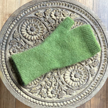 Load image into Gallery viewer, Penelope Durston Sloves - medium cuff