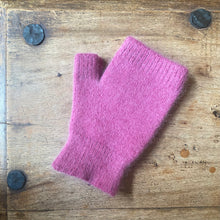 Load image into Gallery viewer, Penelope Durston Sloves - short cuff