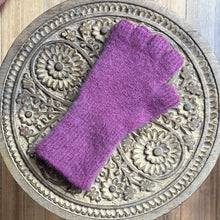 Load image into Gallery viewer, Penelope Durston Fingerless Gloves - medium cuff
