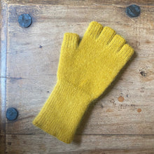 Load image into Gallery viewer, Penelope Durston Fingerless Gloves - medium cuff