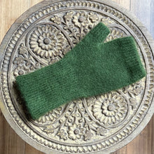 Load image into Gallery viewer, Penelope Durston Sloves - medium cuff