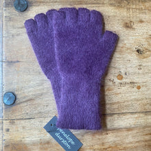 Load image into Gallery viewer, Penelope Durston Fingerless Gloves - medium cuff