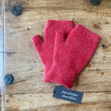 Load image into Gallery viewer, Penelope Durston Child Sloves - short cuff