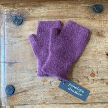 Load image into Gallery viewer, Penelope Durston Child Sloves - short cuff