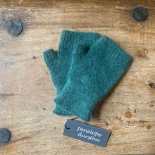 Load image into Gallery viewer, Penelope Durston Child Sloves - short cuff