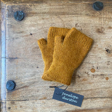 Load image into Gallery viewer, Penelope Durston Child Sloves - short cuff