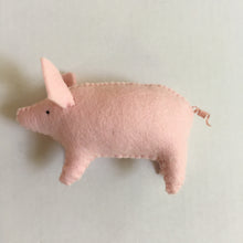 Load image into Gallery viewer, Felt Pig