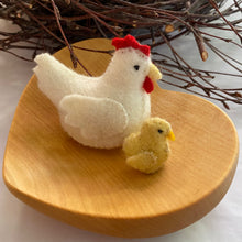 Load image into Gallery viewer, Felt Hen