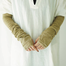 Load image into Gallery viewer, Nishiguchi Kutsushita Linen Arm Covers