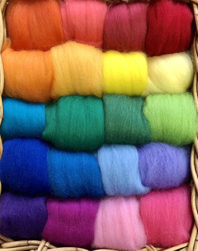 100% Corriedale Fleece - 16 assorted pastel rainbow colours 150gm