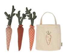 Load image into Gallery viewer, Maileg Carrot in a Shopping Bag