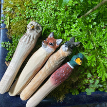 Load image into Gallery viewer, Wooden animal peg